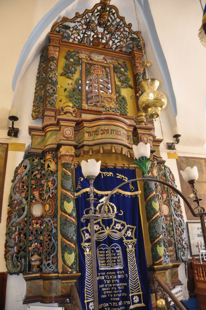 Ark in Ari synagogue