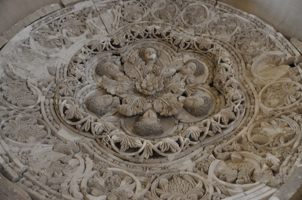 Sculpted ceiling plaster